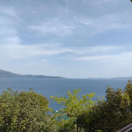 Nireas In Evia Vatheia